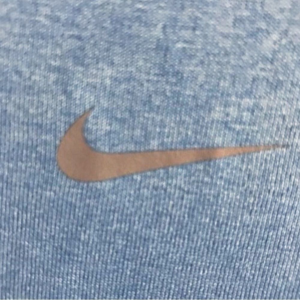 *30off3* NIKE DRI-FIT Regular Fit top. Excellent Condition. - Picture 6 of 7